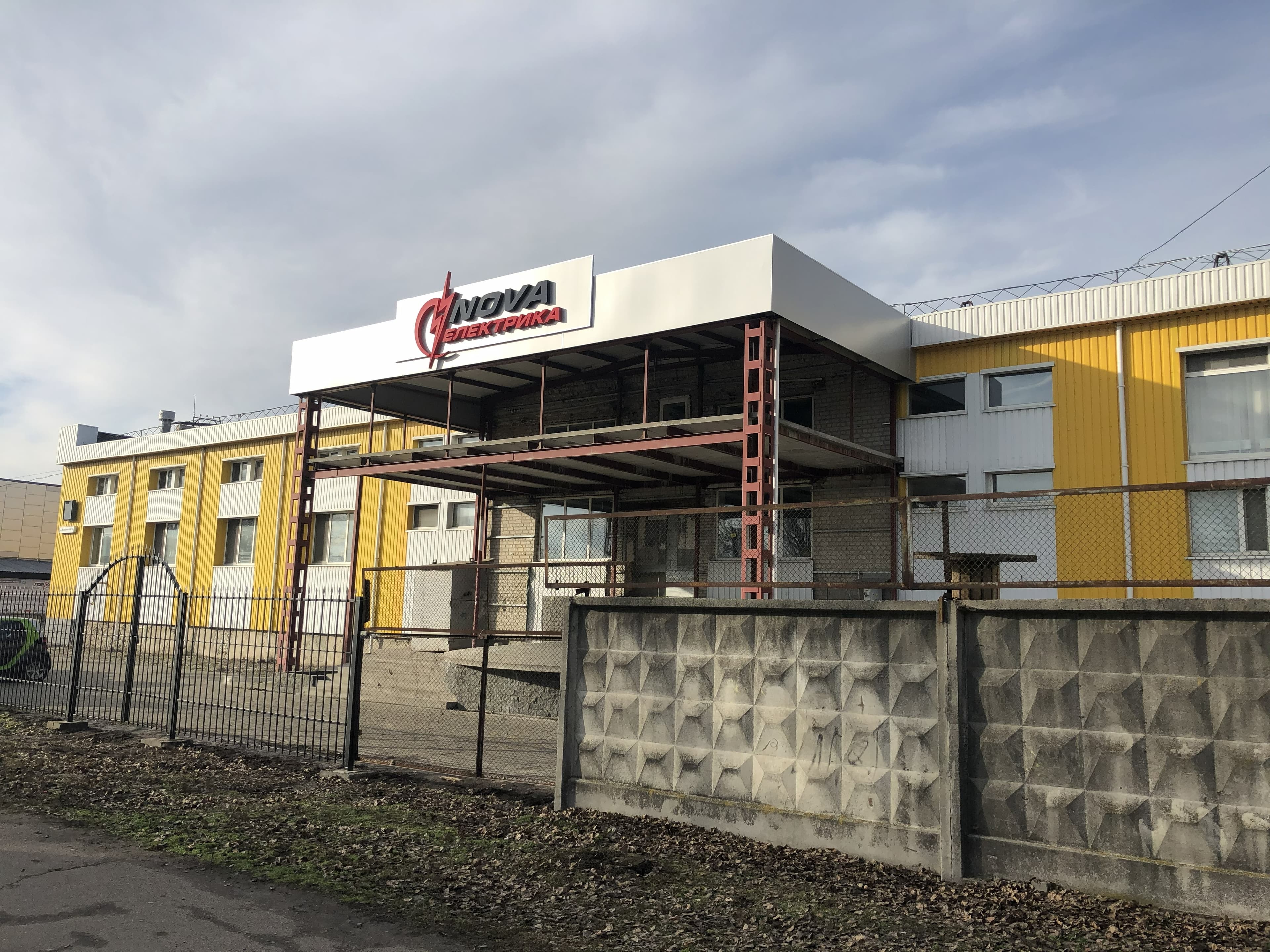 Торговельний зал магазину електротоварів — фото 19